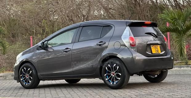 Toyota Aqua 2012 Gray