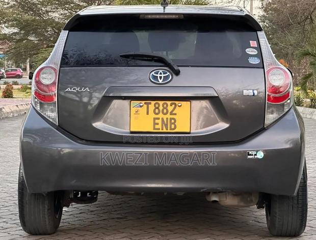 Toyota Aqua 2012 Gray