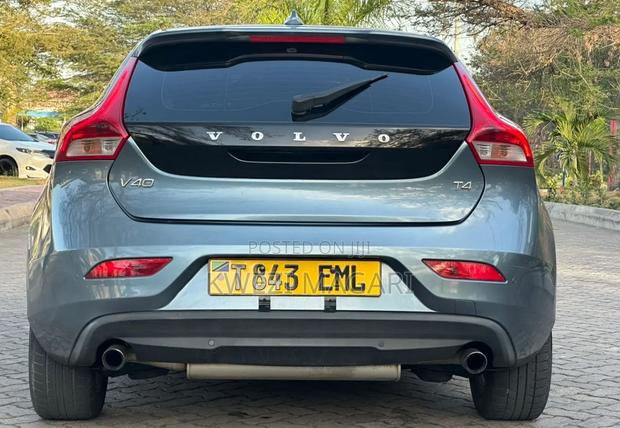 Volvo V40 2025 Blue