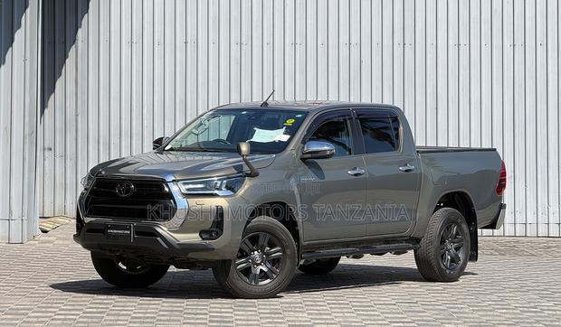 Toyota Hilux 2021 Gray