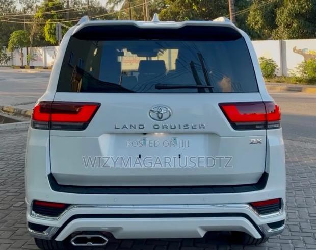 New Toyota Land Cruiser 2025 Off white