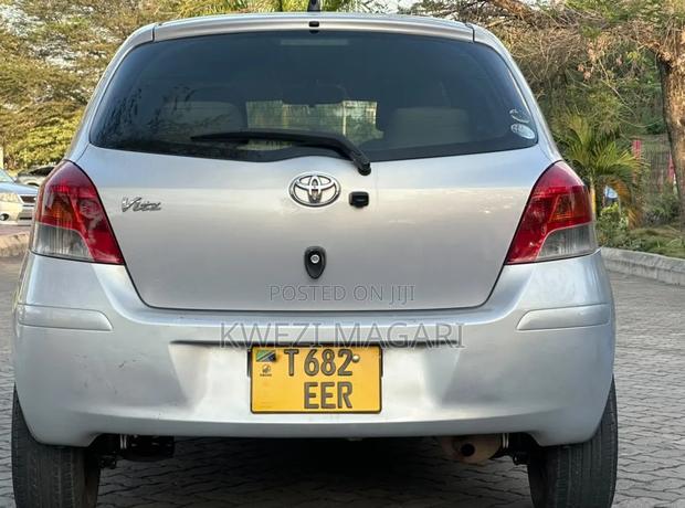 Toyota Vitz 2008 Blue
