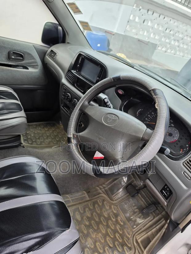 Toyota Noah 2001 White
