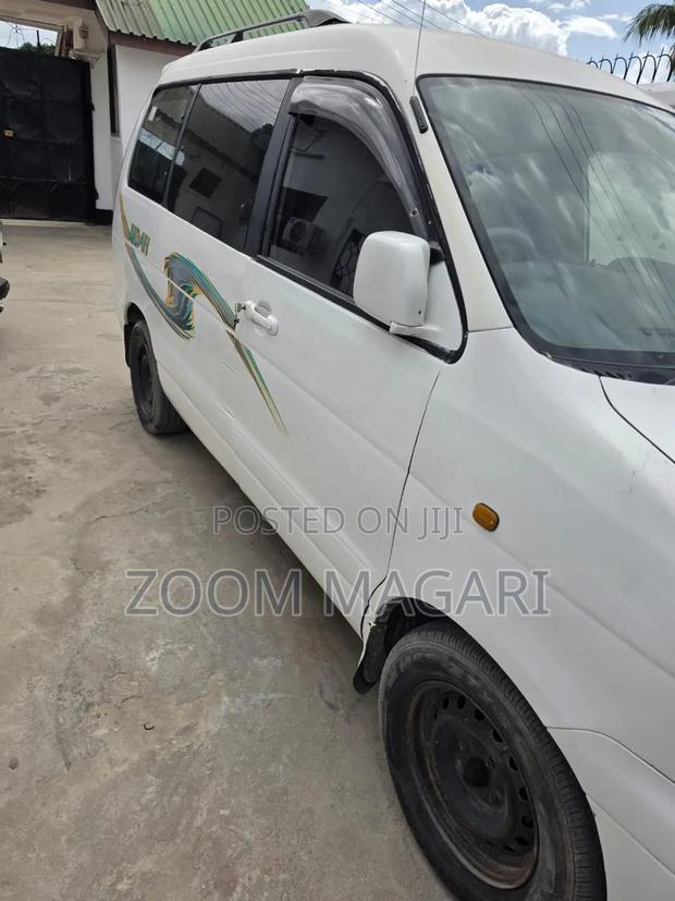 Toyota Noah 2001 White