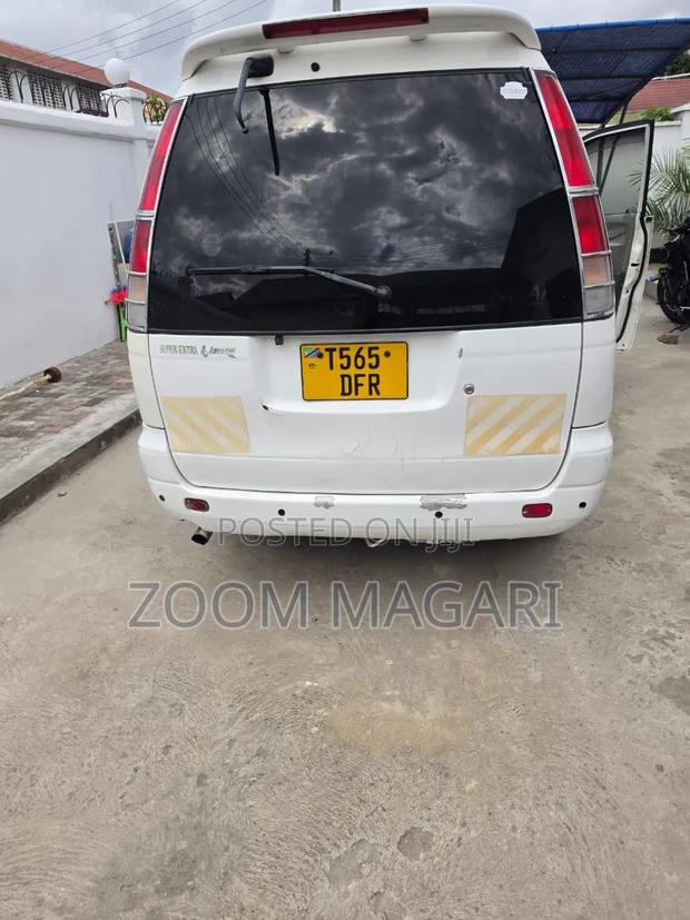 Toyota Noah 2001 White