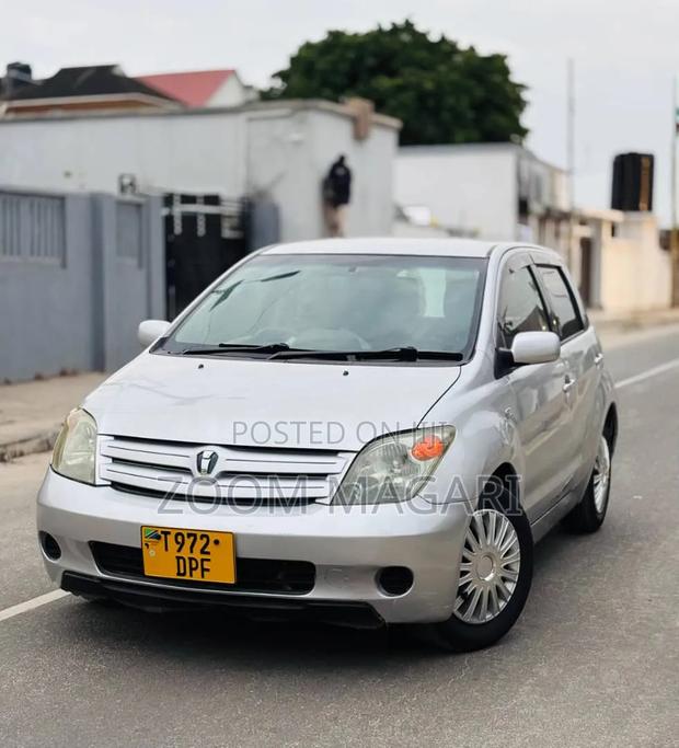 Toyota IST 2006 Silver