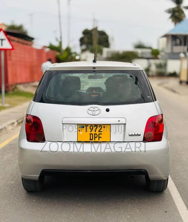Toyota IST 2006 Silver