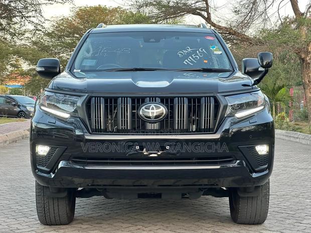 Toyota Land Cruiser Prado 2023 Black