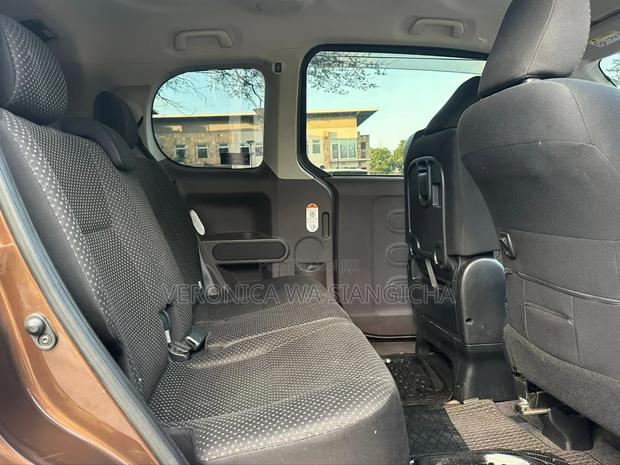 Toyota Porte 2014 Brown