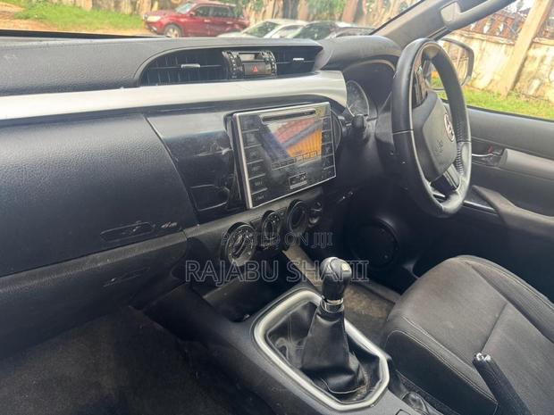 Toyota Hilux Revo Smart Cab Deisel 2.8 AWD 2018 White