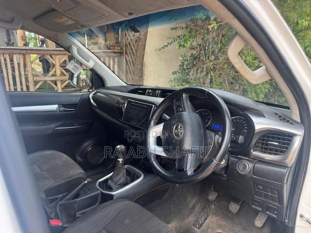Toyota Hilux Revo Smart Cab Deisel 2.8 AWD 2018 White