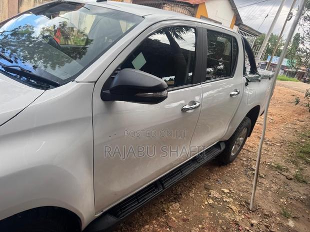 Toyota Hilux Revo Smart Cab Deisel 2.8 AWD 2018 White