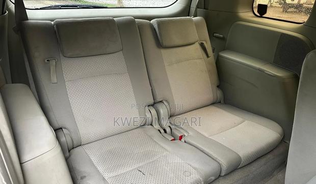 Toyota ISIS 2006 Gray