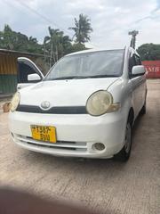 Toyota Sienta 2004 White for sale