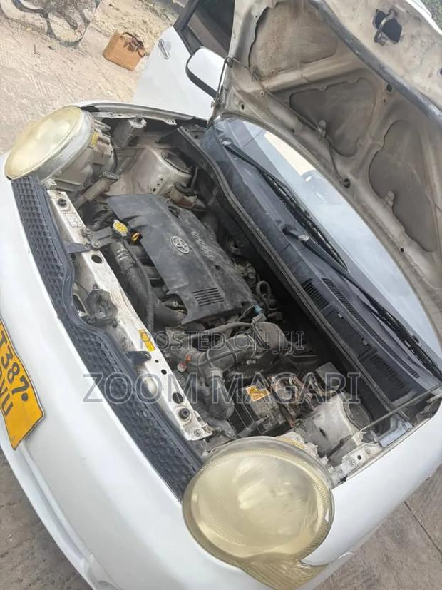 Toyota Sienta 2004 White