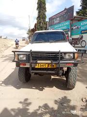 Toyota Hilux 2002 White for sale