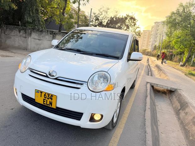 Toyota Sienta 2008 White