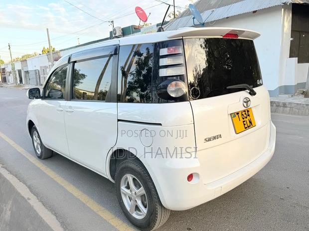 Toyota Sienta 2008 White