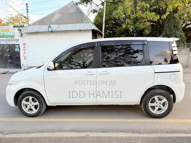 Toyota Sienta 2008 White