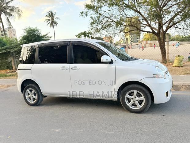 Toyota Sienta 2008 White