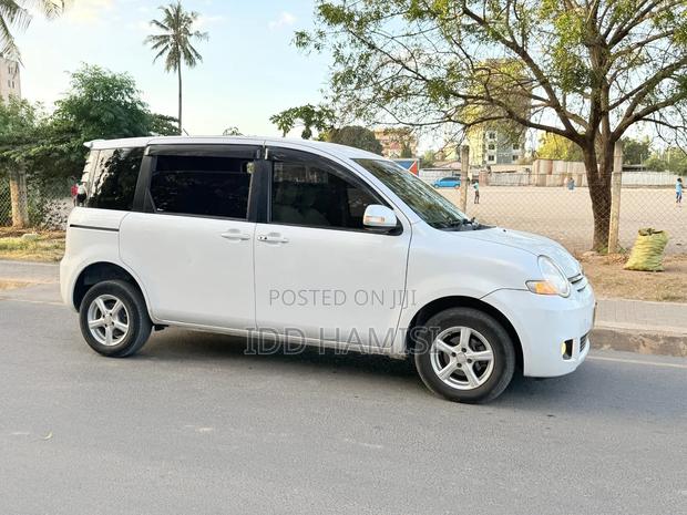 Toyota Sienta 2008 White