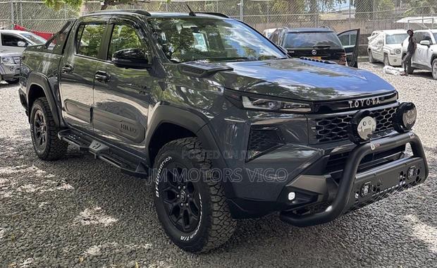 New Toyota Hilux 2026 Gray