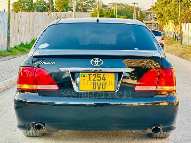 Toyota Crown 2006 Matt Black