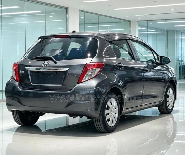 Toyota Vitz 2011 Gray