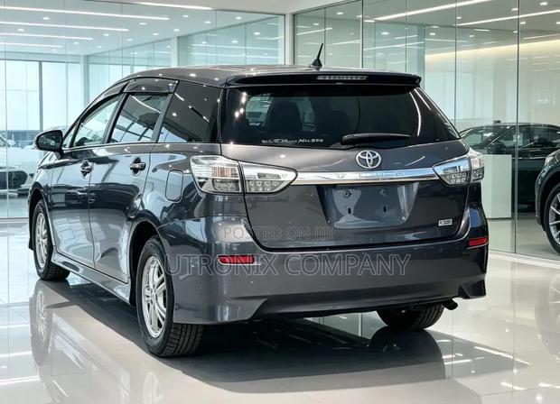 Toyota Wish 2011 Gray