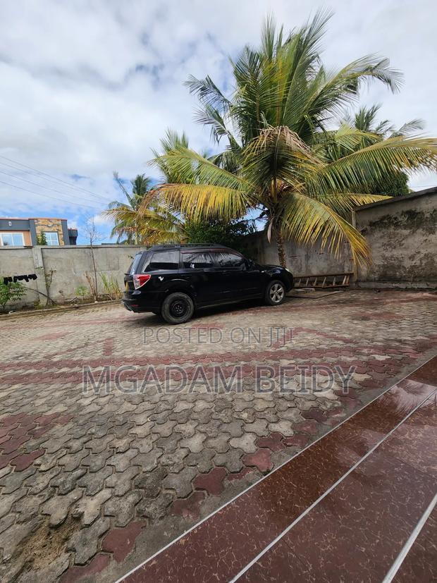 Subaru Forester 2010 Black