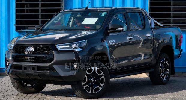 Toyota Hilux 2021 Gray