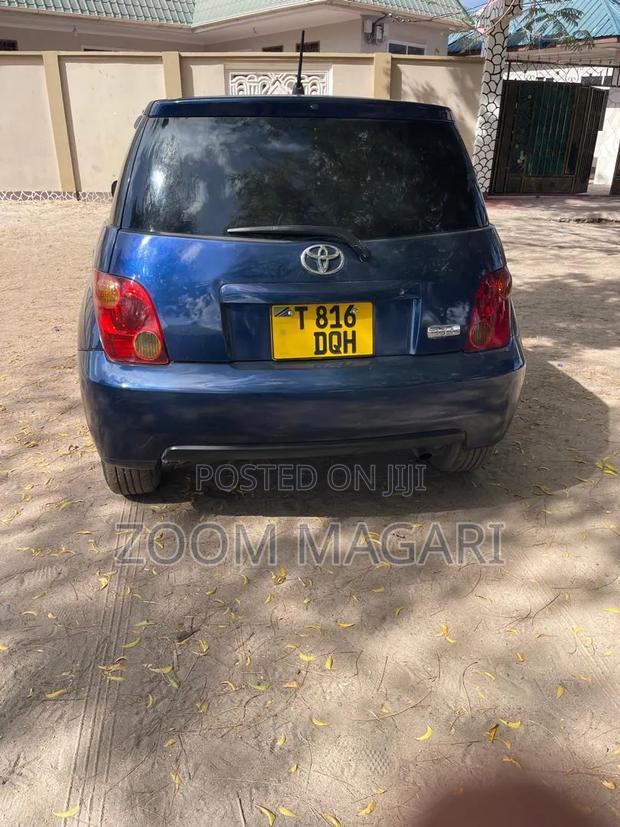 Toyota IST 2004 Blue