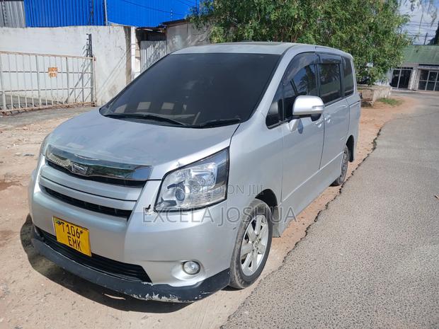 Toyota Noah 2008 Silver