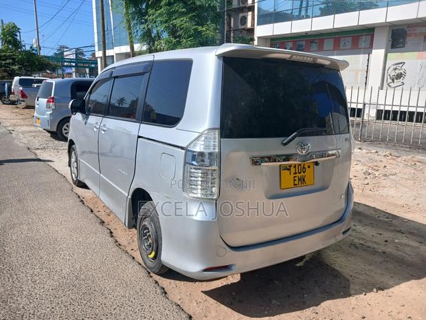 Toyota Noah 2008 Silver