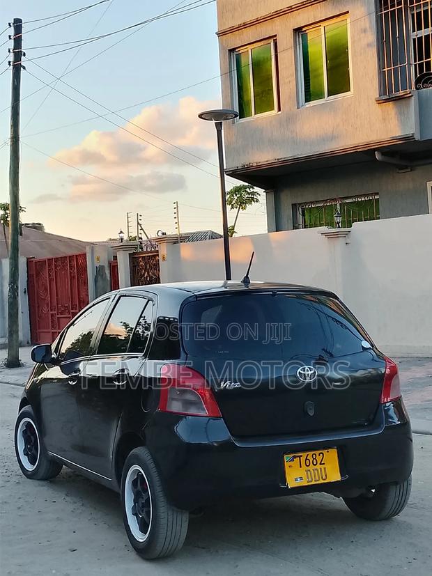 Toyota Vitz 2005 Black