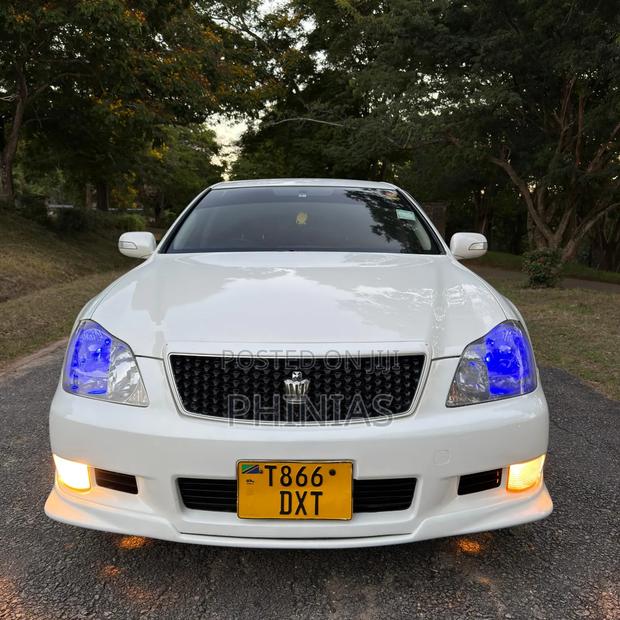 Toyota Crown 2006 White