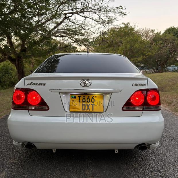 Toyota Crown 2006 White