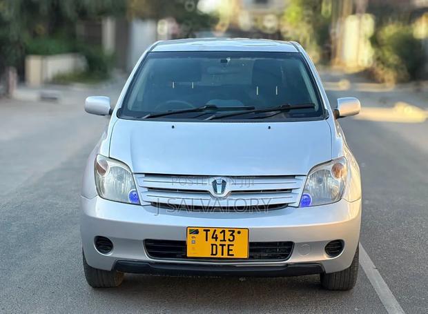 Toyota IST 2004 Silver