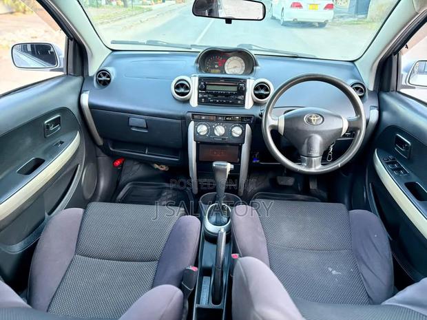 Toyota IST 2004 Silver