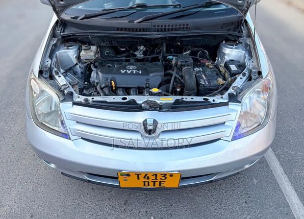 Toyota IST 2004 Silver