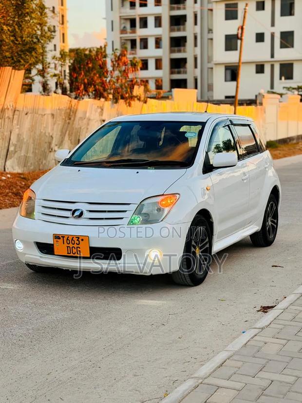 Toyota IST 2006 White