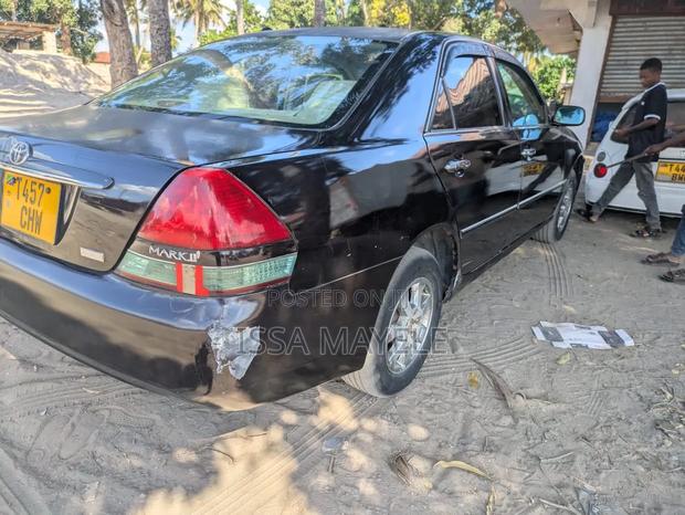 Toyota Mark II 2004 Maroon