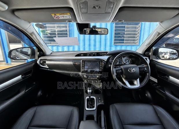 Toyota Hilux 2021 Gray