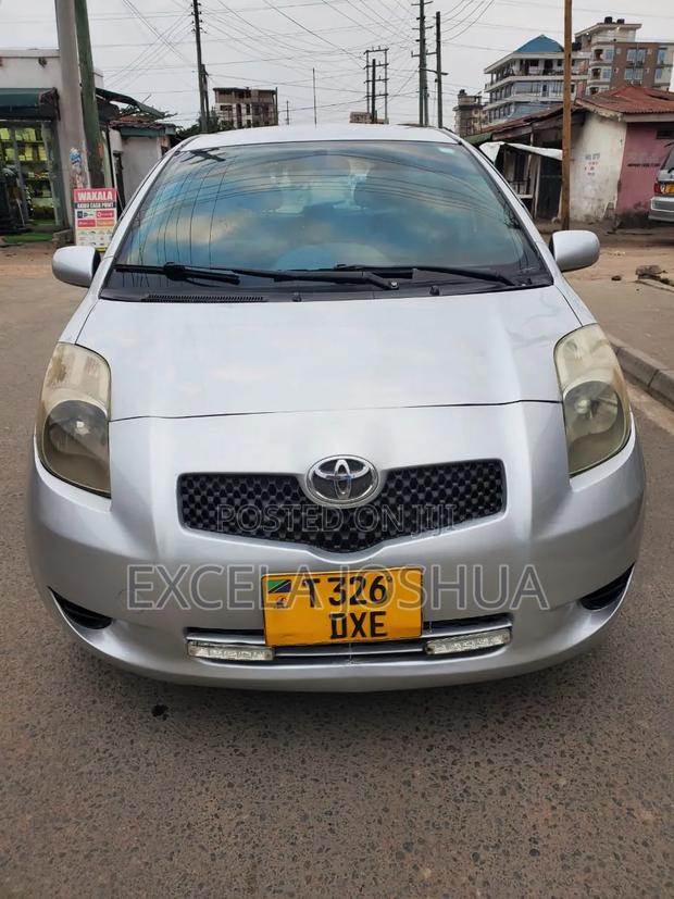 Toyota Vitz 2006 Silver