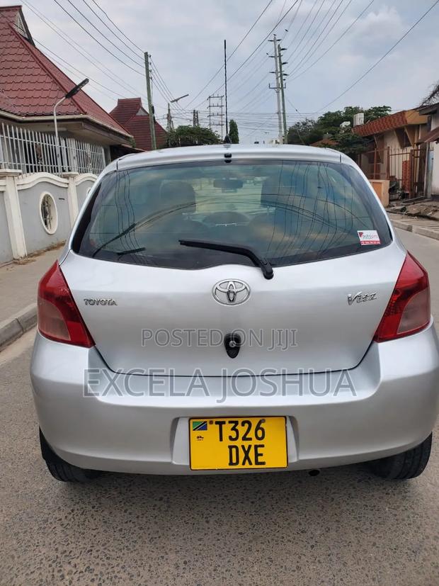 Toyota Vitz 2006 Silver