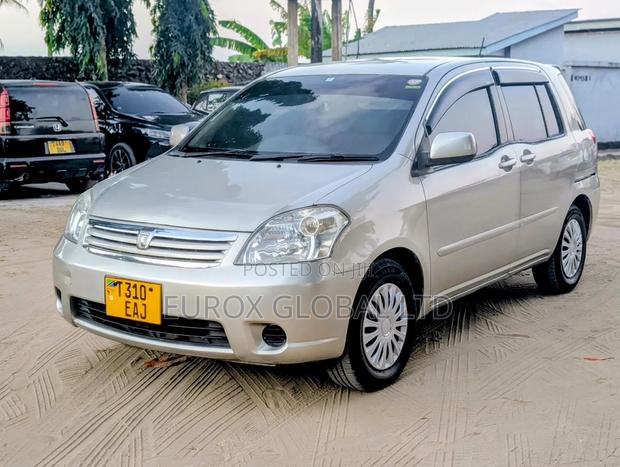 Toyota Raum 2003 Silver