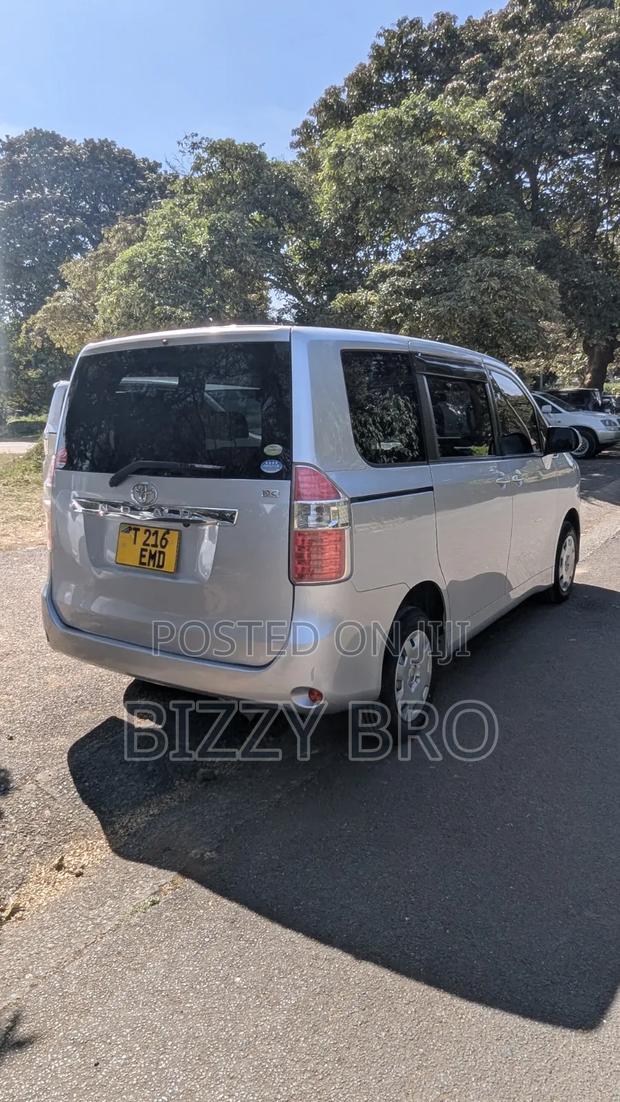 New Toyota Noah 2.0 158hp FWD (7 Seater) 2008 Silver