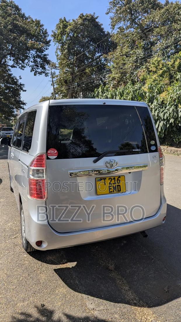 New Toyota Noah 2.0 158hp FWD (7 Seater) 2008 Silver