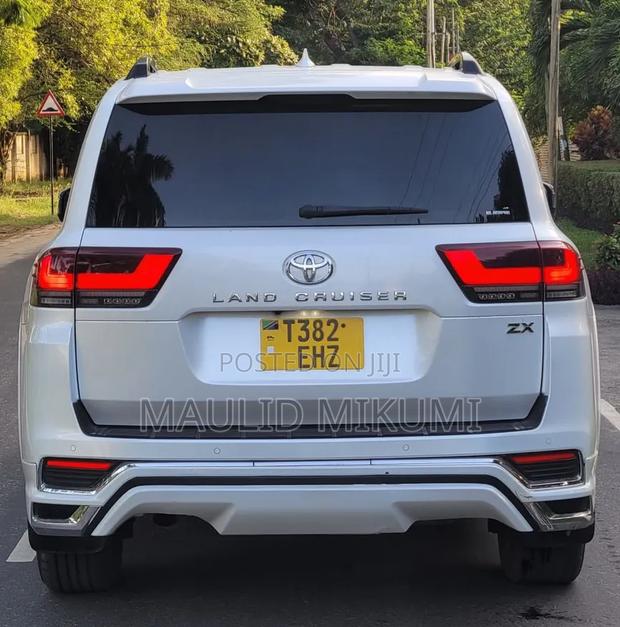 Toyota Land Cruiser 2023 White