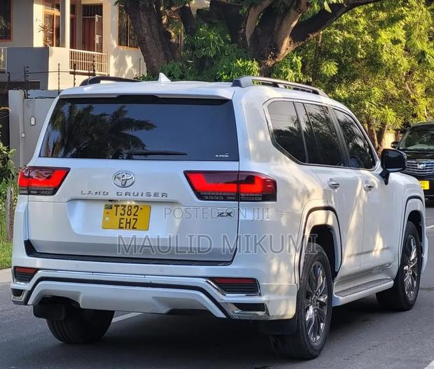 Toyota Land Cruiser 2023 White